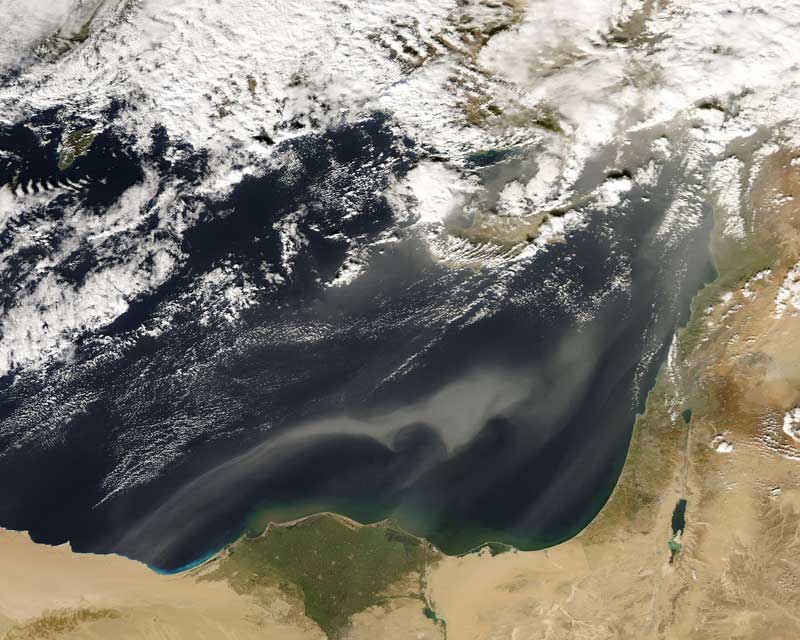 Перенос пыли из Африки.Снимок сделан с КА AQUA 23.11.08