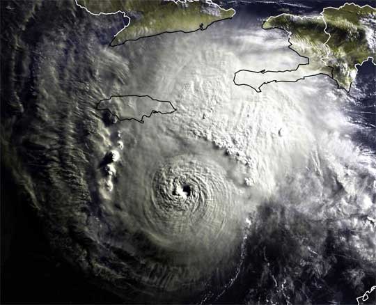 Ураган Emily. Снимок с NOAA 15