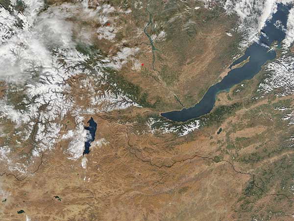 Озеро Байкал. 10 июля 2005 года. КА Terra.