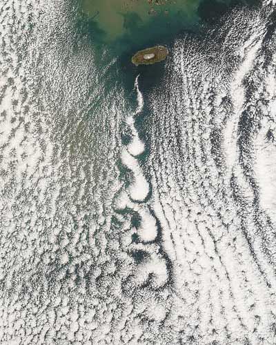Облака над отровом Чуджу (Южная Корея).  24 февраля 2008 года. Вид из космоса.