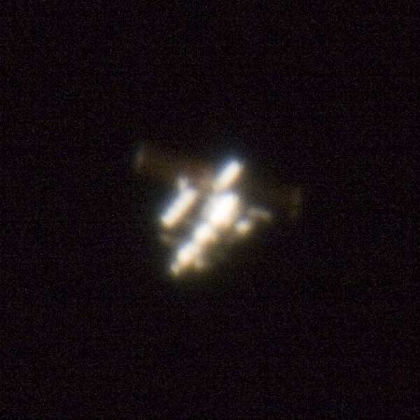 Снимок МКС сделан в обсерватории города Рамерсдорф. 12 июня 2006 года.