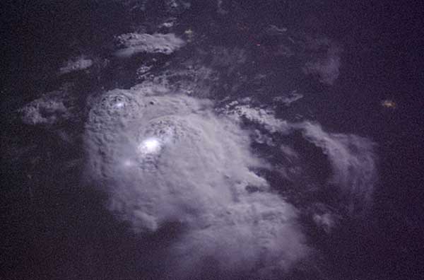 Молнии по Экваториальной Африке. Снимок с МКС.