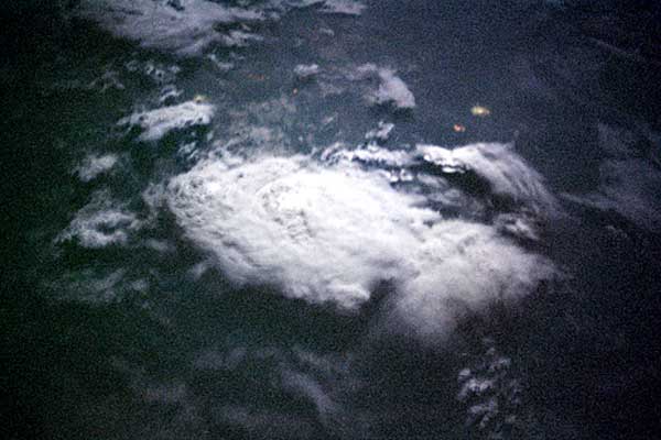 Молнии по Экваториальной Африке. Снимок с МКС.